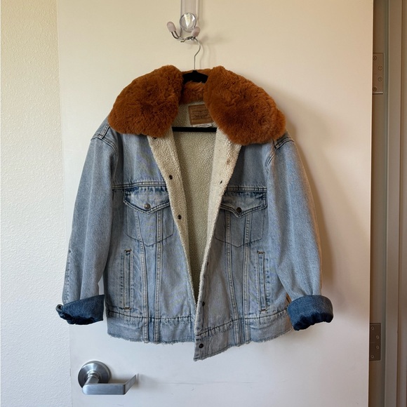 Vintage Levi’s Oversized Sherpa Trucker Jacket - Picture 4 of 10